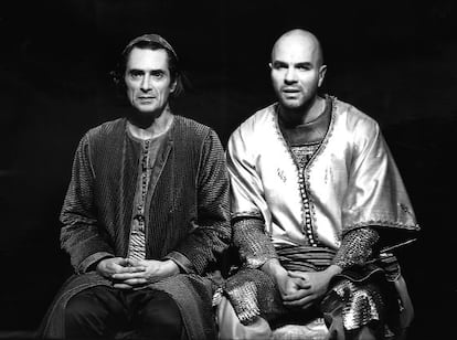 Sami Frey y Aurélien Recoing en una escena de 'Natán el sabio', obra teatral en la que se basa 'Natán y sus hijos'.