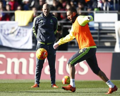 La mayor ovación del público fue para Zidane, que salió el último al campo.