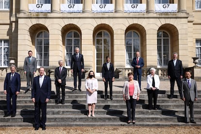 Foto de familia de los ministros de finanzas del G 7 en el palacete de Lancaster House en Londres, este sábado.