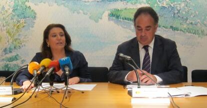La delegada del Gobierno Carmen Crespo y Manuel Romero.