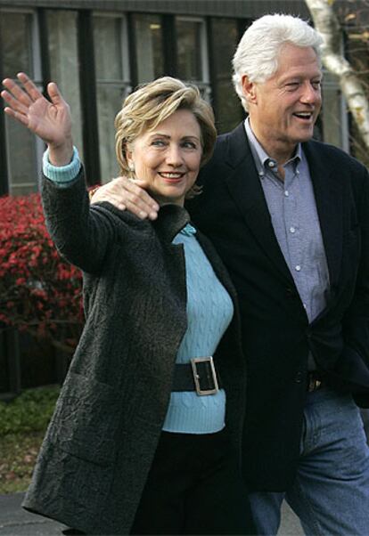 La esposa del ex presidente Bill Clinton ha conseguido la reeleción y seguirá representando al Estado de Nueva York en el Senado. Hillary Clinton es además una posible aspirante a la candidatura presidencial demócrata para las elecciones de 2008