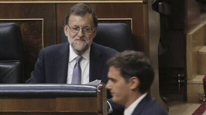 Mariano Rajoy y Albert Rivera durante el debate de investidura.