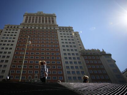 El rascacielos Edificio España en la plaza de España de Madrid, vacío desde hace años.