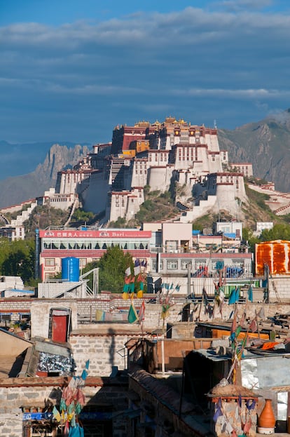 Vistas del palacio de Potala, en Lhasa.