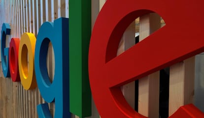 Logotipo de Google con letras de colores