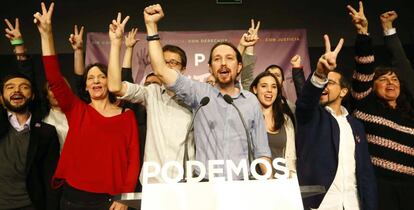 Pablo Iglesias, candidato de Podemos a la Presidencia del Gobierno (c), tras su comparecencia para valorar los resultados electorales.
