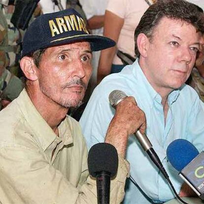 Araújo, en rueda de prensa tras escapar de las FARC, que le mantuvieron secuestrado durante seis años.