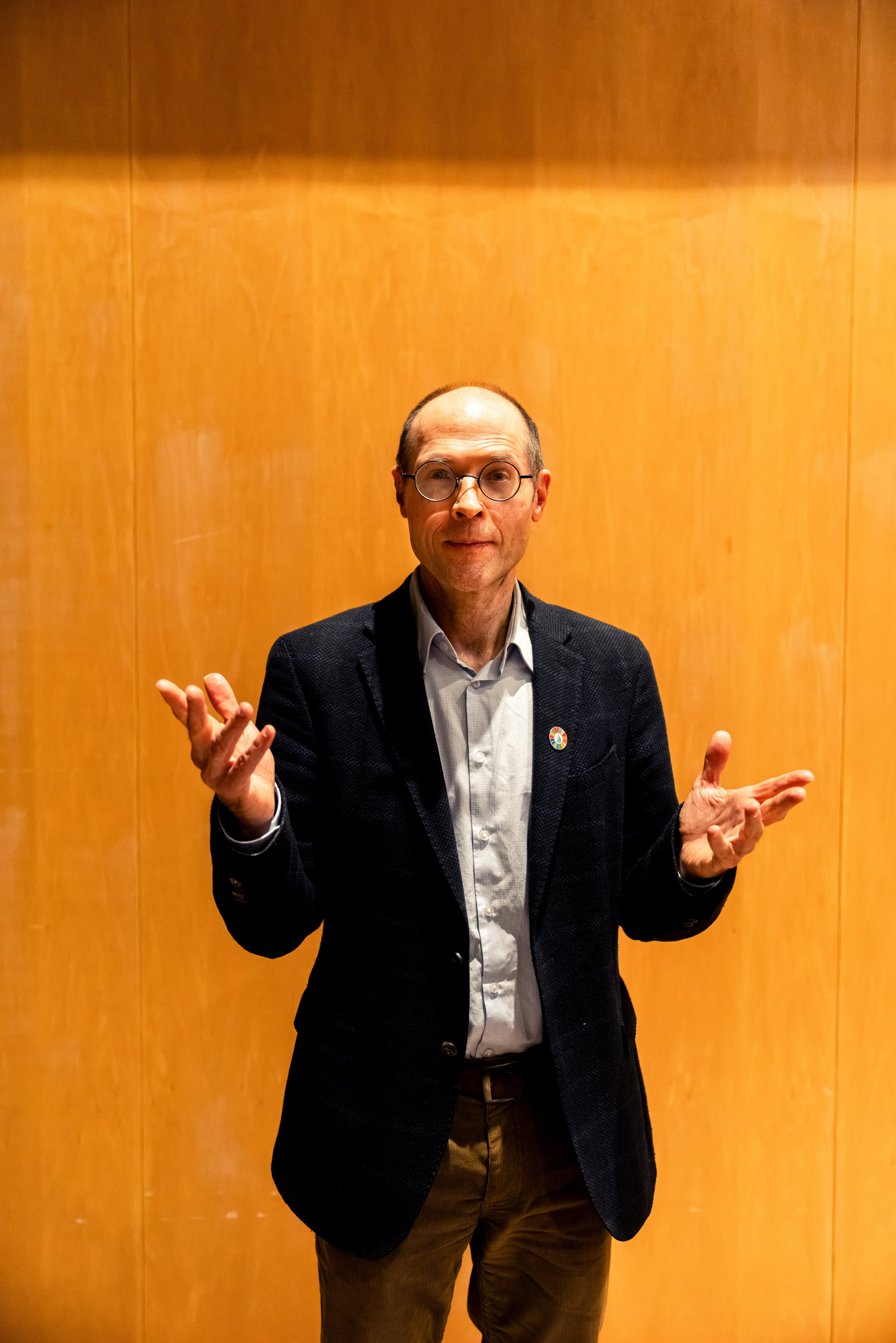 Olivier de Schutter, relator especial de extrema pobreza de la ONU, fotografiado en los pasillos del Congreso, este viernes en Madrid.
