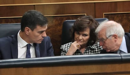 Prime Minister Sánchez, (l), Carmen Calvo and Foreign Minister Josep Borrell in Congress.