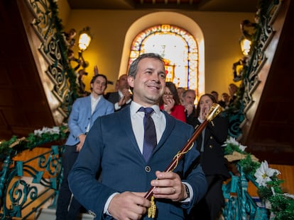 El nuevo alcalde de Jaén, el socialista Julio Millán, tras la moción de censura que le ha devuelto la vara de mando de la capital andaluza, este jueves.
