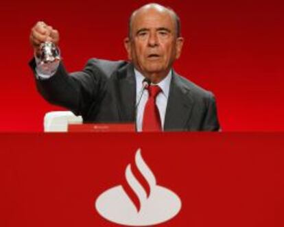 El presidente del Banco Santander, Emilio Botín, da inicio a la Junta General de Accionistas de este Banco, celebrada el pasado mes de marzo. EFE/Archivo