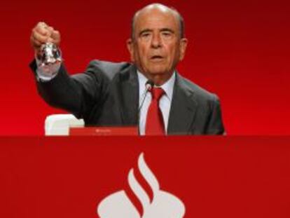 El presidente del Banco Santander, Emilio Botín, da inicio a la Junta General de Accionistas de este Banco, celebrada el pasado mes de marzo. EFE/Archivo