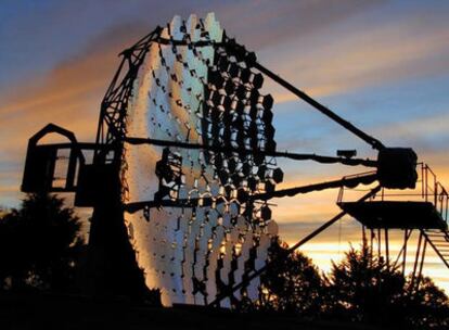 Telescopio Whipple de 10 metros en Mount Hopkins (Arizona), con el que se consiguieron las primeras detecciones significativas de rayos gamma con energía cercana a un TeV procedentes de astros.