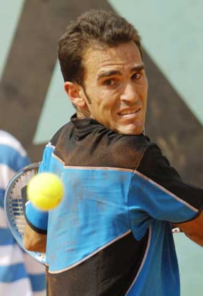 Beto Martín, en un momento de su encuentro con Olivier Rochus en la tercera ronda de Roland Garros.