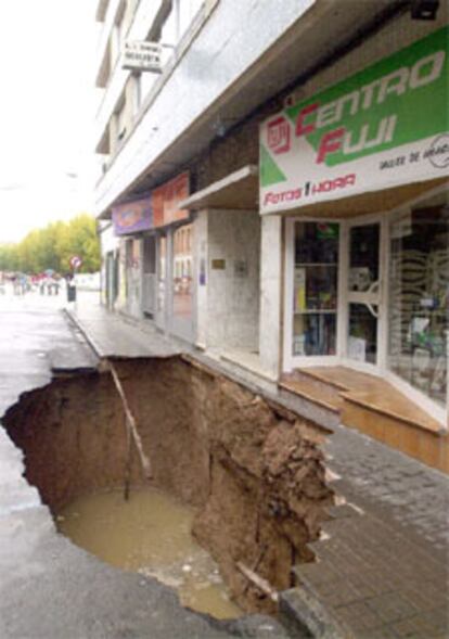 Aspecto que presentaba esta mañana la calle Justo Navarro de Calatayud (Zaragoza).