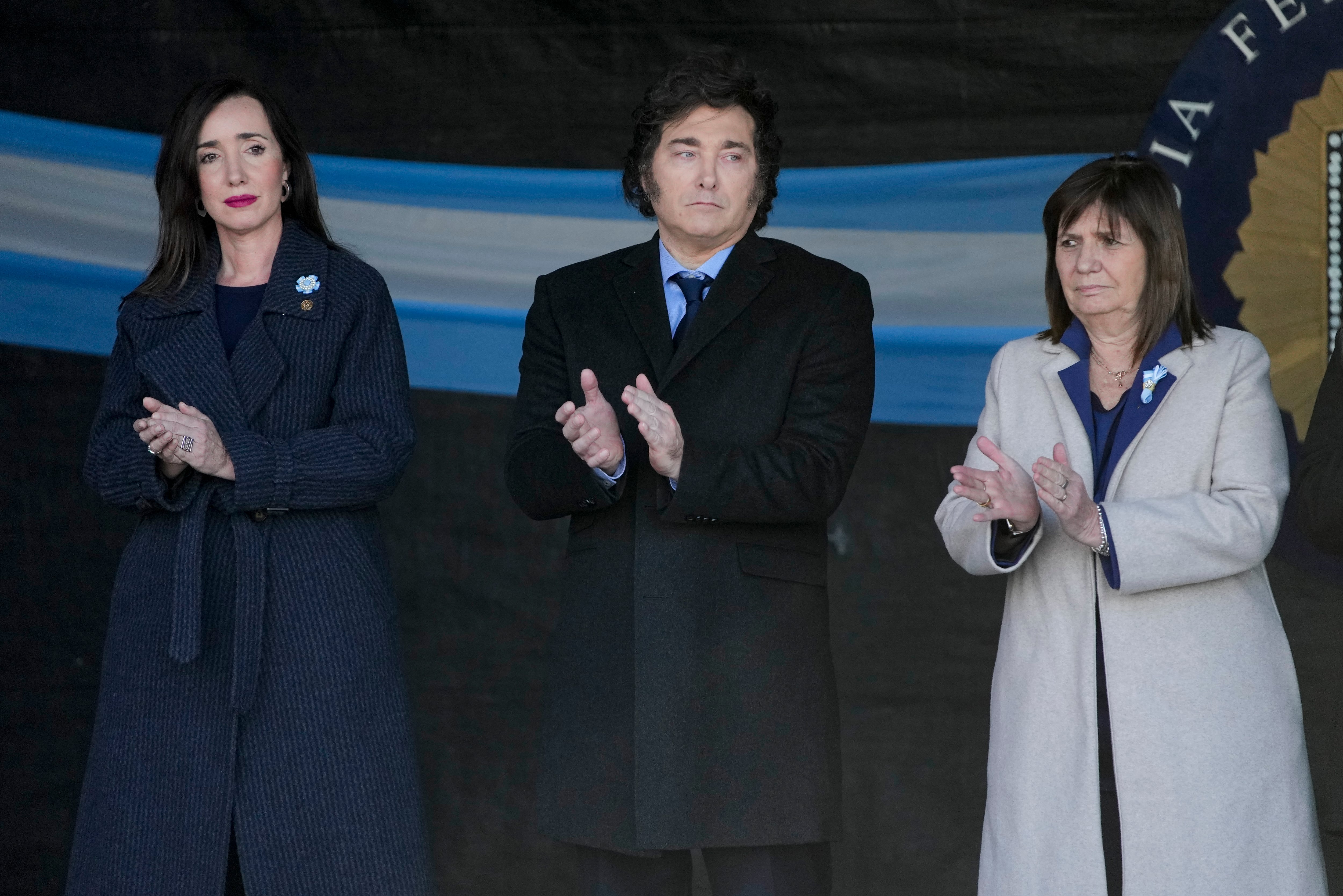 Las denuncias contra el jefe de ministros dividen al Gobierno y Milei lo ratifica: “No voy a ejecutar a un inocente”
