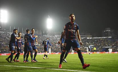 Morales celebra su gol ante el Madrid.