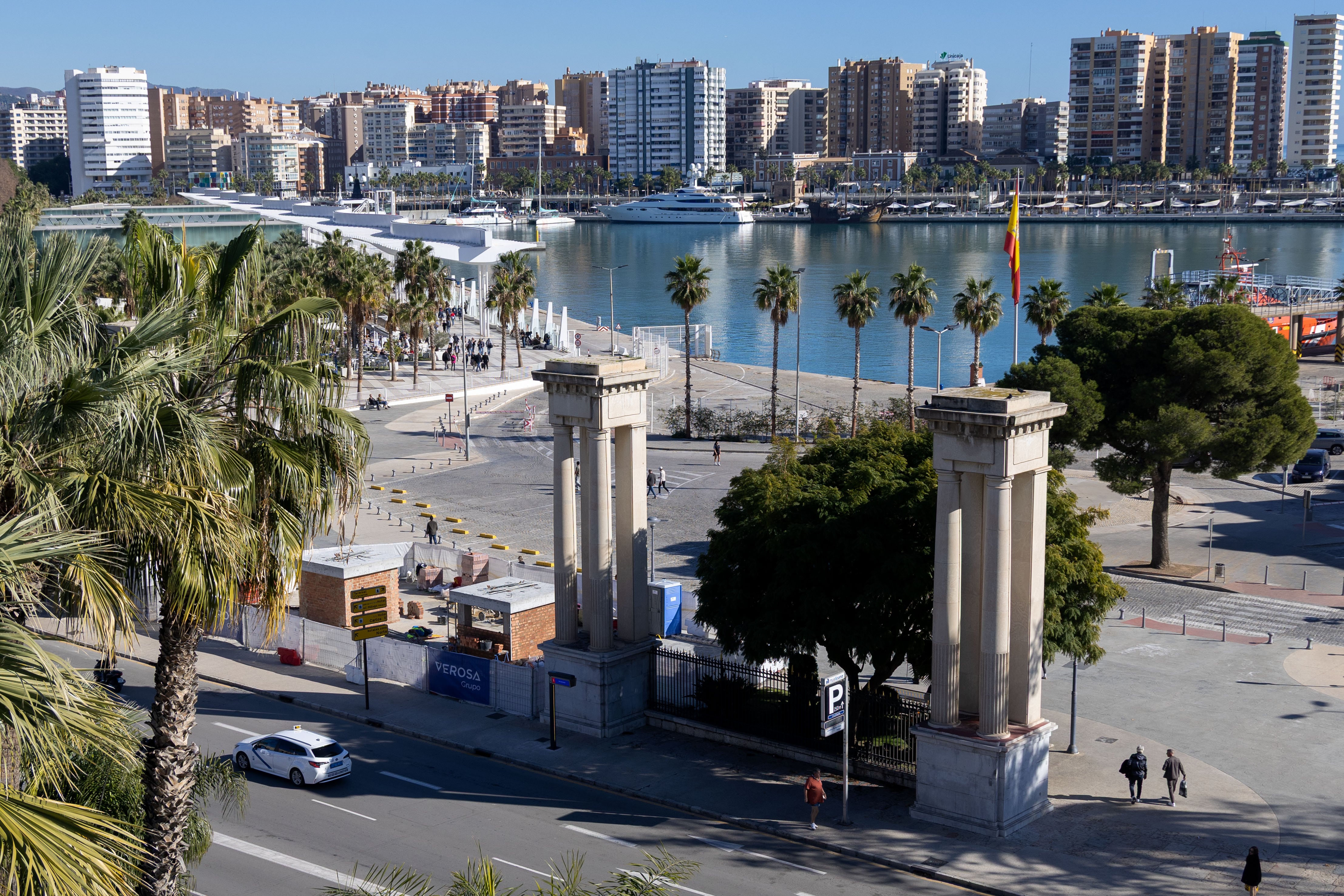 Sculture di Neptuno e Venere a Malaga: esposizione ridotta a sei mesi e trasferimento