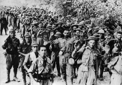 Prisioneros estadounidenses de los militares japoneses durante la II Guerra Mundial, en mayo de 1942.