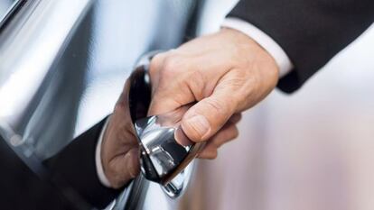 Los ejecutivos aparcan la berlina de representación