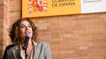 La vicepresidenta primera del Gobierno y ministra de Hacienda, María Jesús Montero en la toma de posesión de los ocho subdelegados del gobierno, este viernes en Sevilla.