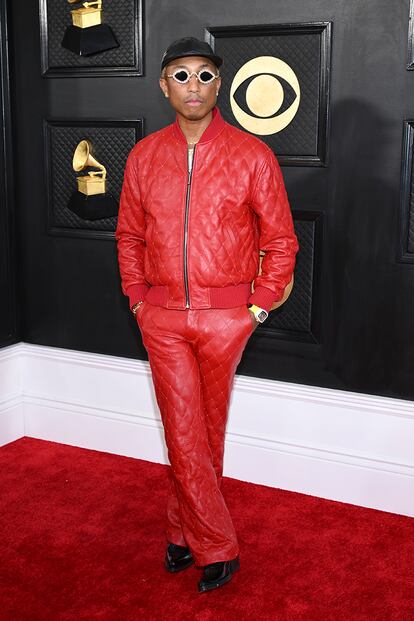 Pharrell Williams, de cuero rojo, de?Ernest W. Baker.