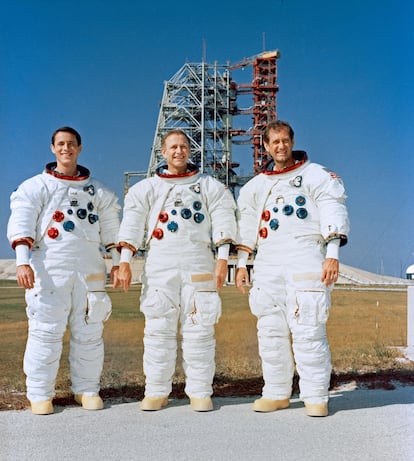 Skylab 4 crew members from left: Edward G. Gibson, Gerald P. Carr and William R. Pogue; Kennedy Space Center, Florida; November 8, 1973.

