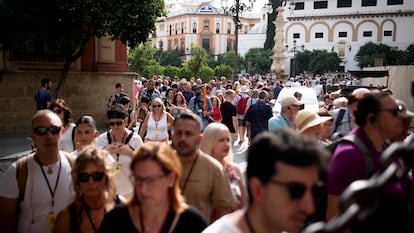 Turistas en Sevilla en octubre de 2023.