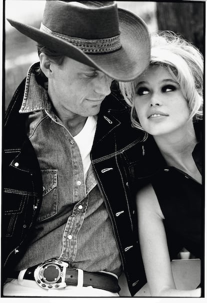 Claudia Schiffer y un cowboy, en 1989.