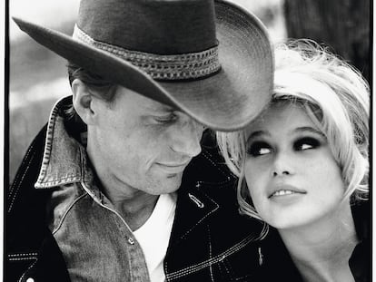 Claudia Schiffer y un cowboy, en 1989.