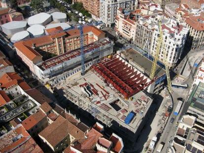 Rehabilitaci&oacute;n del Mercado de Barcel&oacute;, en Madrid, visto desde el aire.