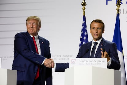 Donald Trump (a la izquierda) y Emmanuel Macron, durante el G-7 en Biarritz (Francia), el 26 de agosto de 2019.