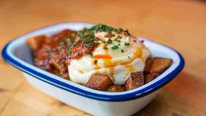Ventidós bares y restaurantes donde comer unas patatas bravas de sobresaliente
