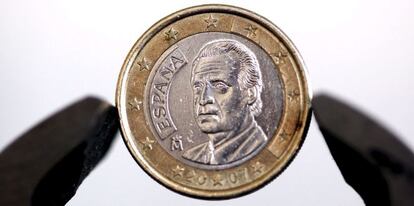 Un moneda de un euro acuñada en España, en Colonia (Alemania().