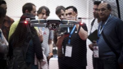 Un dron a la fira DroneShow a Barcelona.