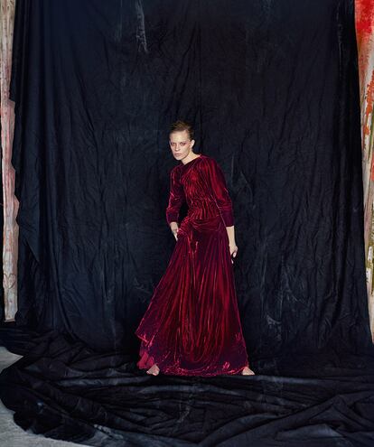 Vestido de terciopelo con detalle drapeado de Gucci (c. p. v.).