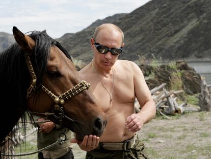 Russian Prime Minister Vladimir Putin is pictured with a horse during his vacation outside the town of Kyzyl in Southern Siberia on August 3, 2009.  ALEXEY DRUZHININ (AFP / Getty Images)