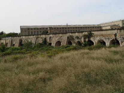 El acueducto romano, a su paso por Manises.