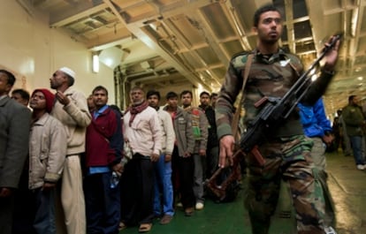 Unos 1.200 extranjeros residentes en Libia llegan a Bengasi en un barco procedente de Misrata