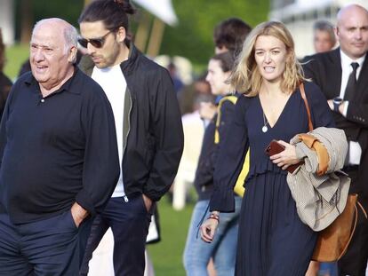 Amancio Ortega junto a su hija Marta, durante una competición de hípica en 2017, en A Coruña.