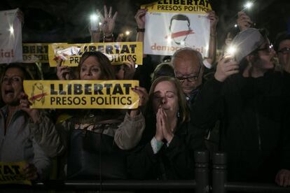 Concentració a Barcelona davant del Parlament.