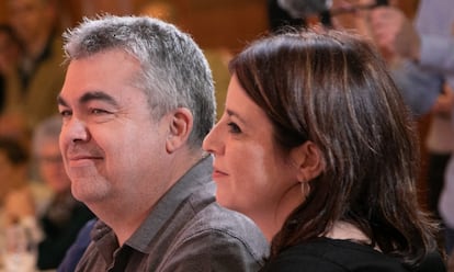 Santos Cerdán y Adriana Lastra y Santos Cerdan, en una comida-mitin en Cintruénigo (Navarra), el 20 de octubre de 2019.
