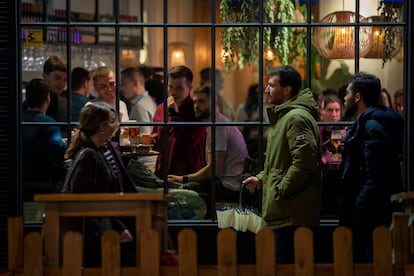 Ambiente en la zona de bares de Ponzano, Madrid