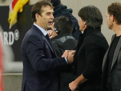 Lopetegui se saluda con Löw.