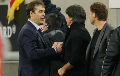 Lopetegui se saluda con Löw.