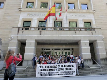 Concentración en el TSJPV de Bilbao durante la huelga de jueces y fiscales.