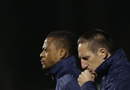 Evra y Ribéry en el último entrenamiento de Francia