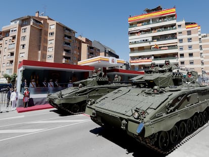 Un momento del desfile celebrado este sábado en Huesca durante el acto central del Día de las Fuerzas Armadas.