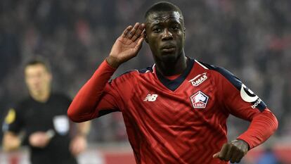 Pépé festeja un gol de esta temporada con el Lille.