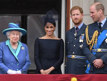 Isabel II, los duques de Sussex y el príncipe Guillermo.